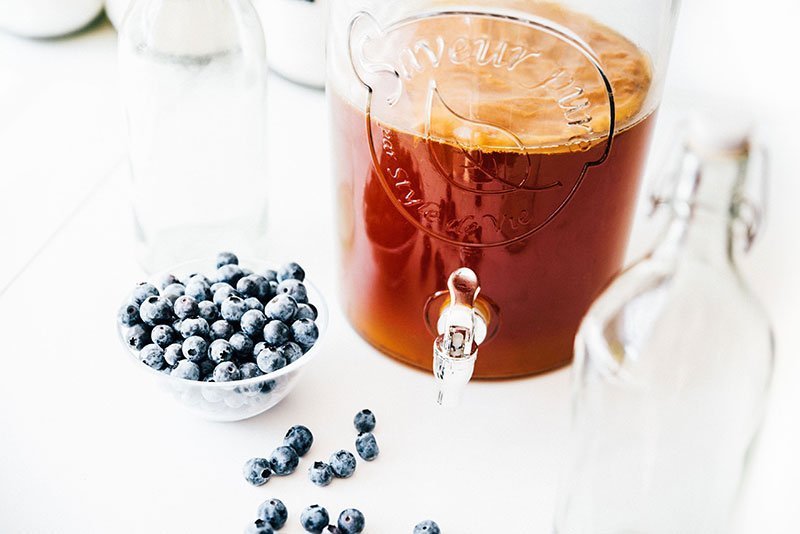 ingredients to make blueberry kombucha / how to make blueberry kombucha
